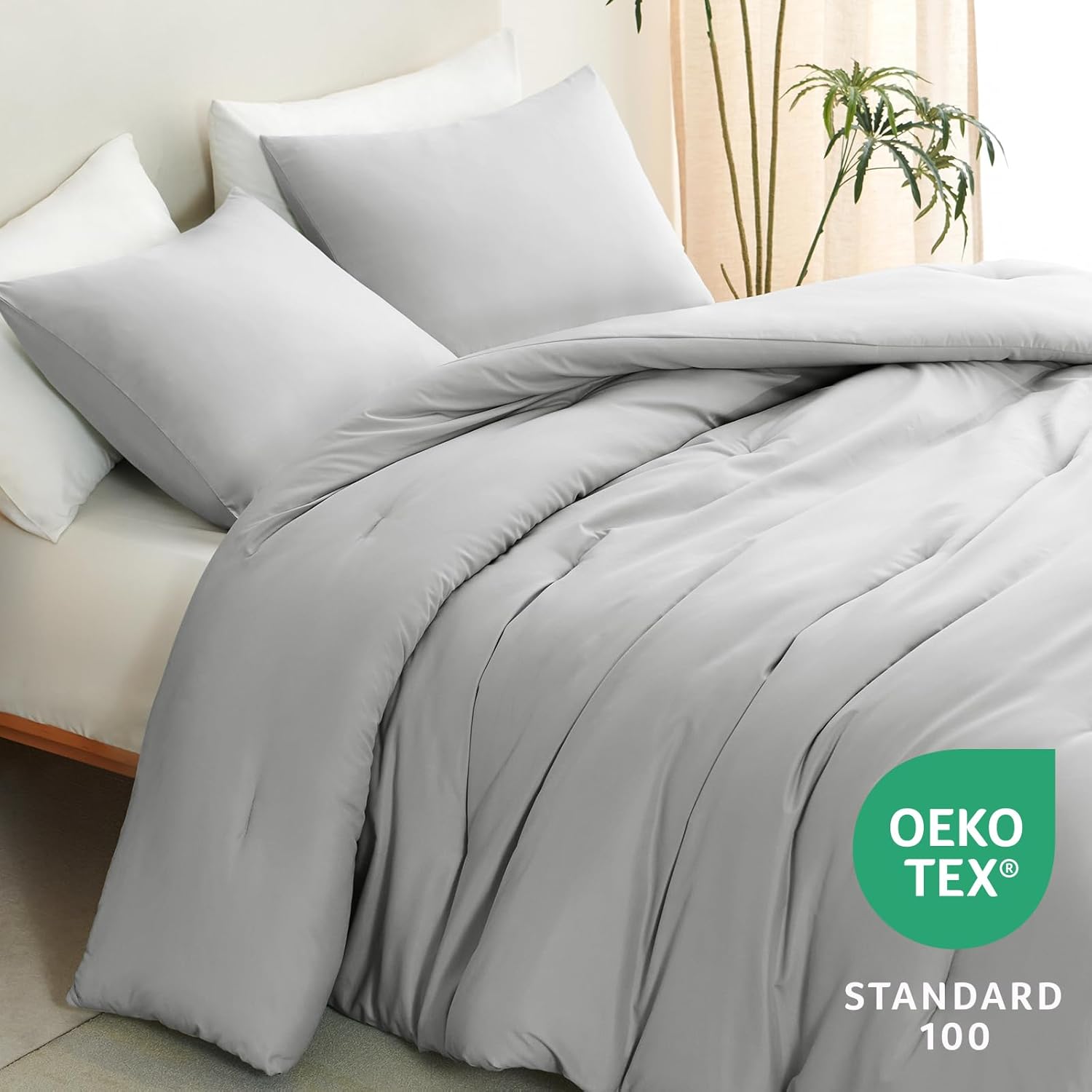 Detalle 2 de CozyLux Light Grey Queen Comforter Set, 3-Piece Bedding