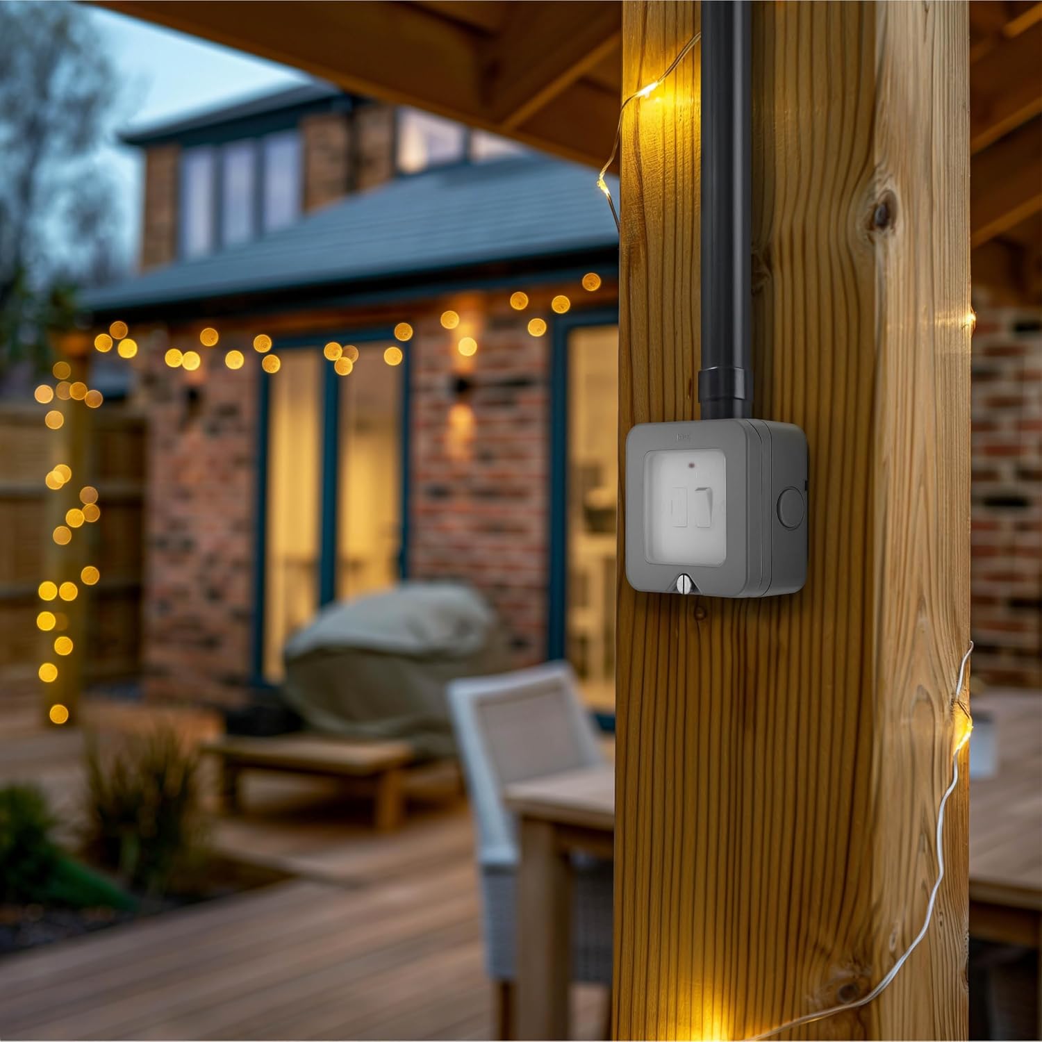 Detalle de BG Electrical Outdoor Switched Fused Connection Unit with LED Power Indicator (WP53) – 13A, IP66 Weatherproof