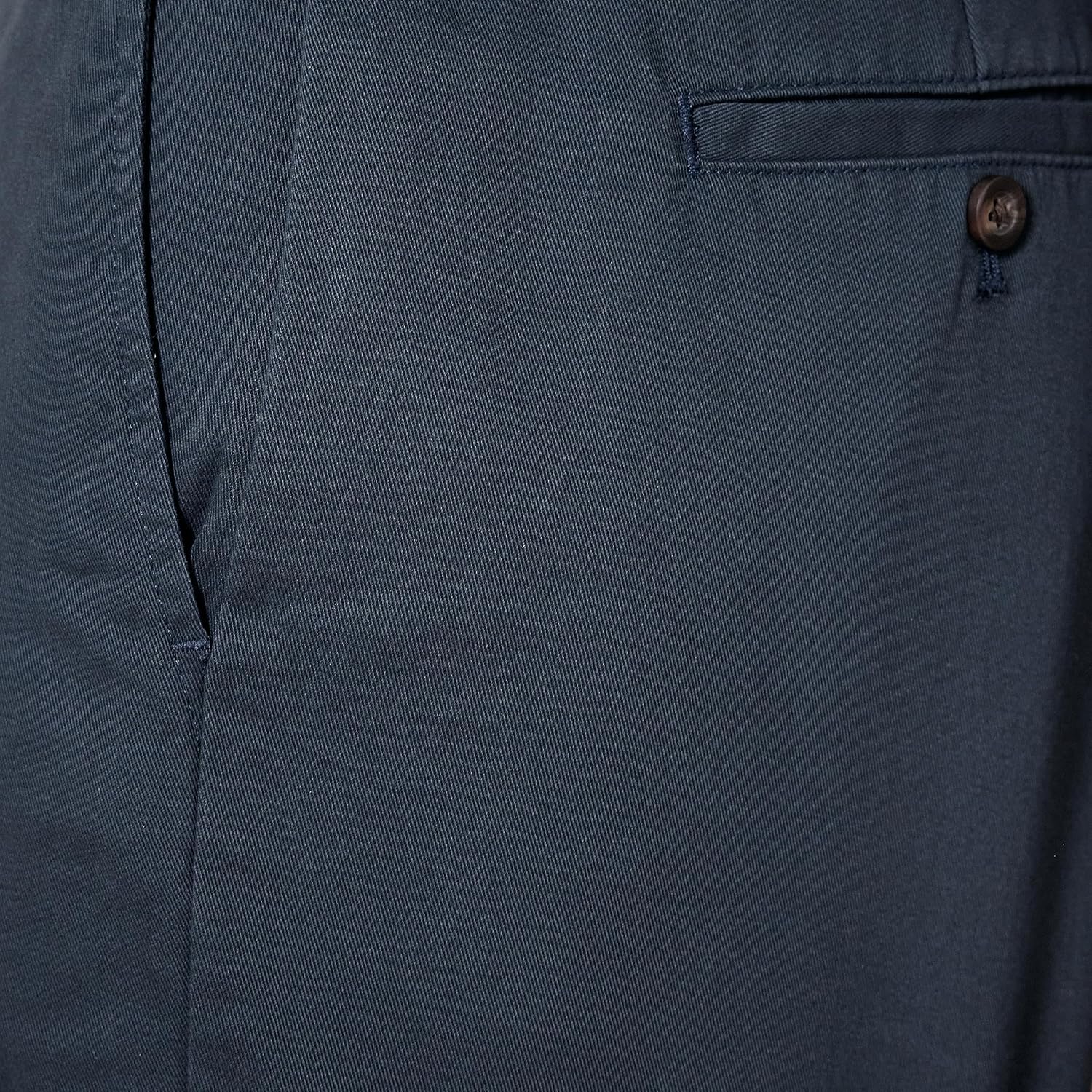 Detalle de Amazon Essentials Classic Fit 7-Inch Men's Chino Shorts