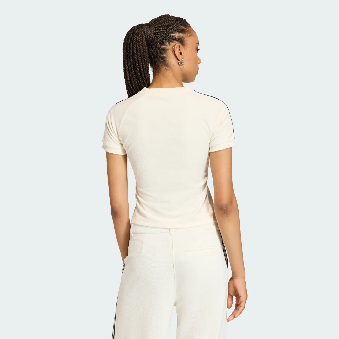 Detalle de Camiseta de Rizo Cali de Adidas – Blanco