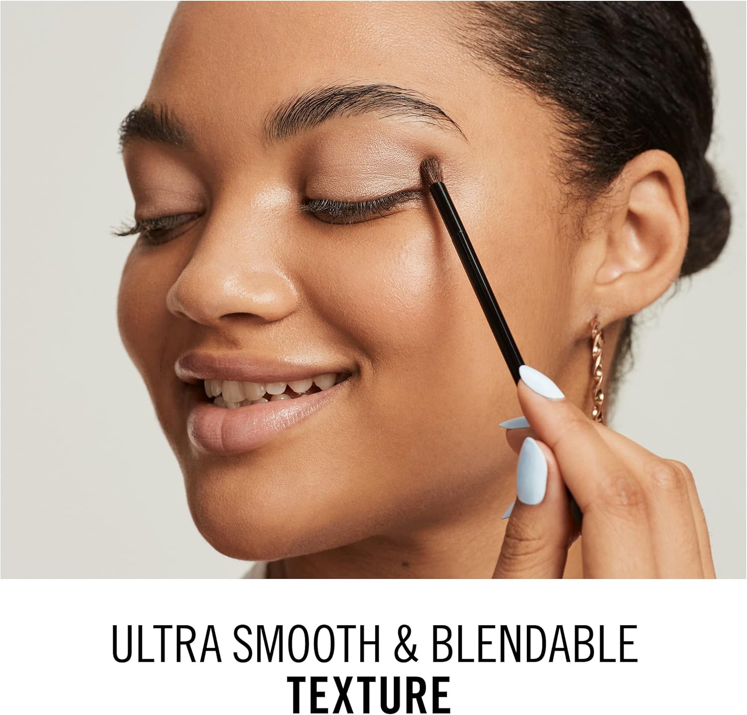Thumbnail 6 de Rimmel London Palette Ombretti Magnifeyes 2 Tonalità Nude – 12 ombretti, finish satinato e perlato