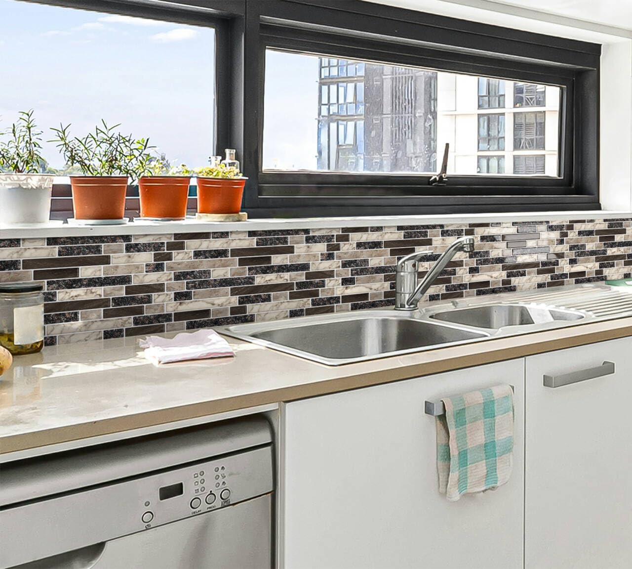 Detalle 2 de Tiwoos Brown Peel-and-Stick Backsplash Tiles, 3D Gloss Finish, 10 Sheets