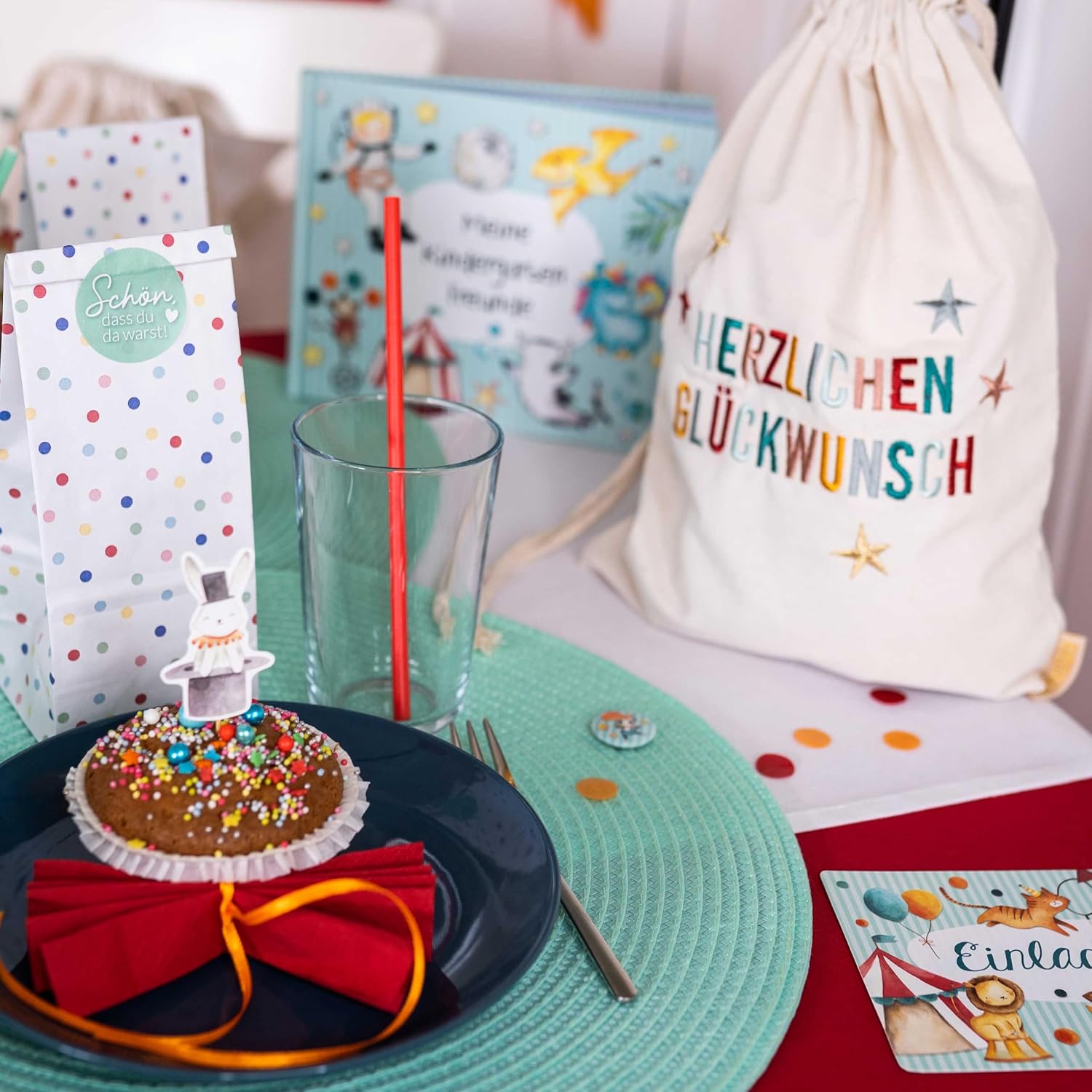 Detalle 2 de Papierdrachen Papierdrachen 2 Geschenksäckchen zum Geburtstag – Regenbogen aus Baumwolle, bestickt, mit Zugband