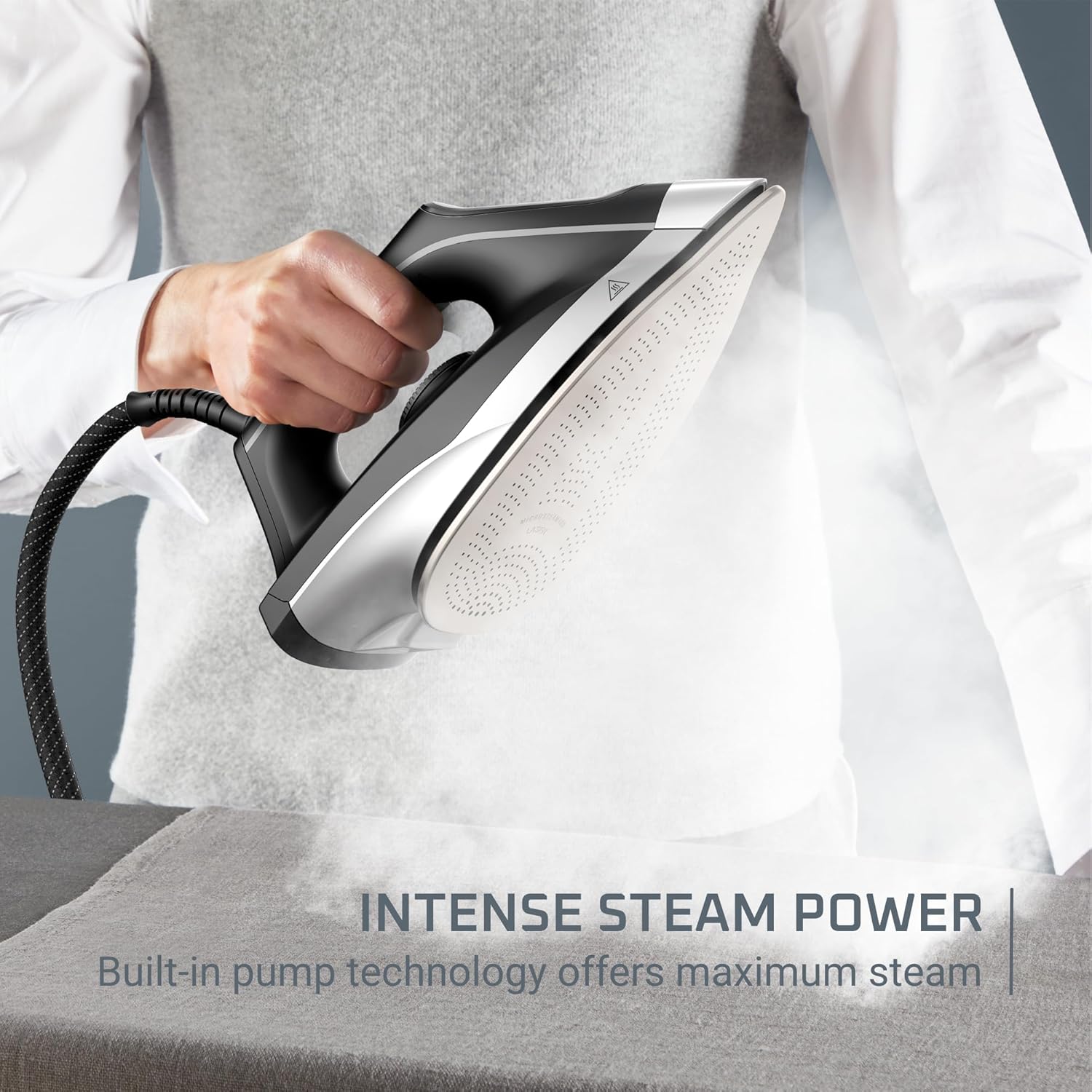 Detalle de Rowenta VR8338U1 Master Steam Station Iron, 1.7 L Tank, 400 Microsteam Holes