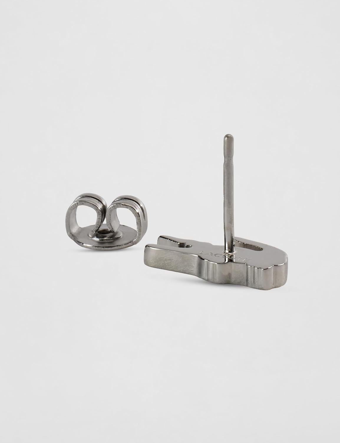 Detalle 2 de Lacoste Ohrstecker aus der CROCODILE Kollektion – Edelstahl, Krokodillogo, verfügbar in Silber, Gelbgold oder Roségold