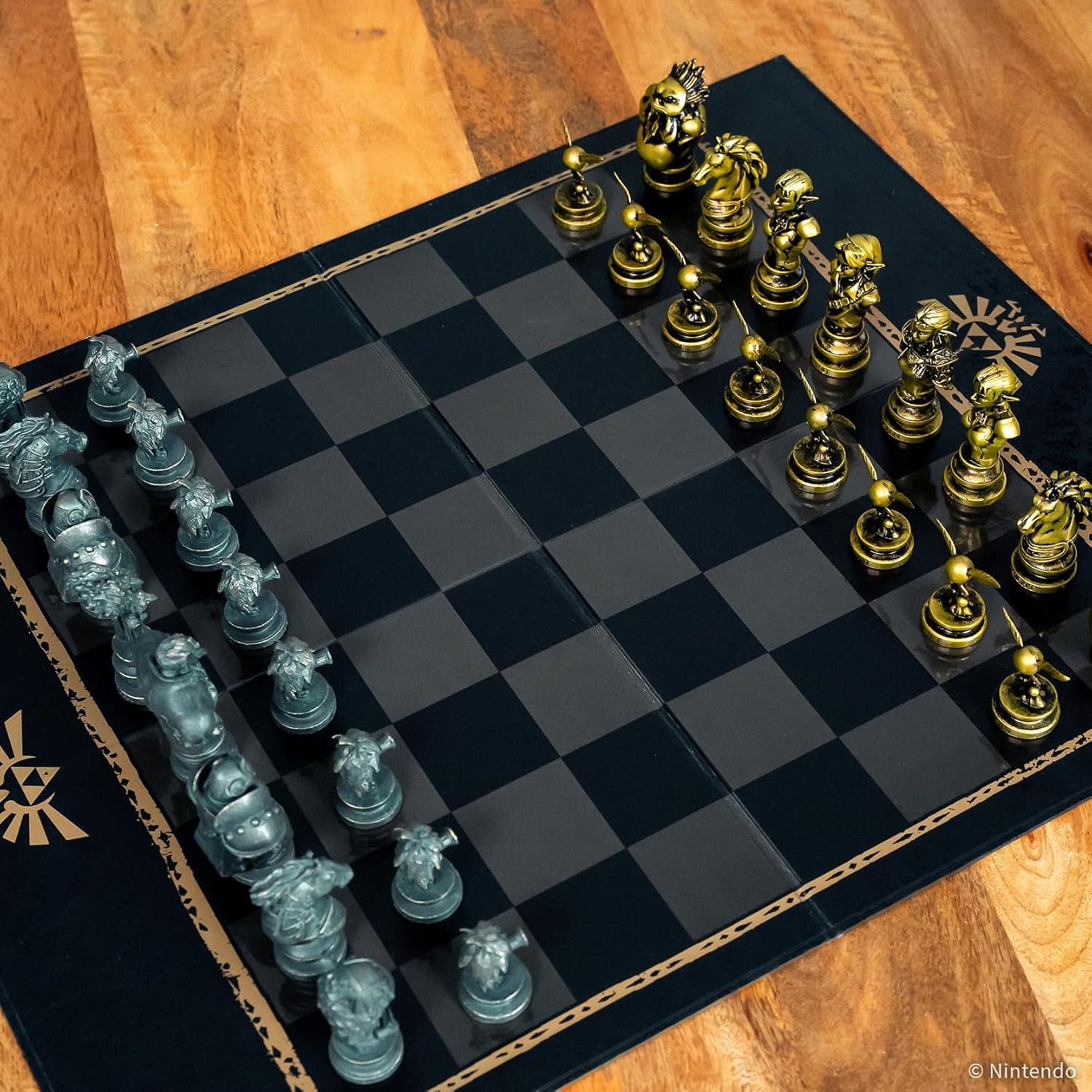 Detalle de The Legend of Zelda Chess Set, 32 Pieces