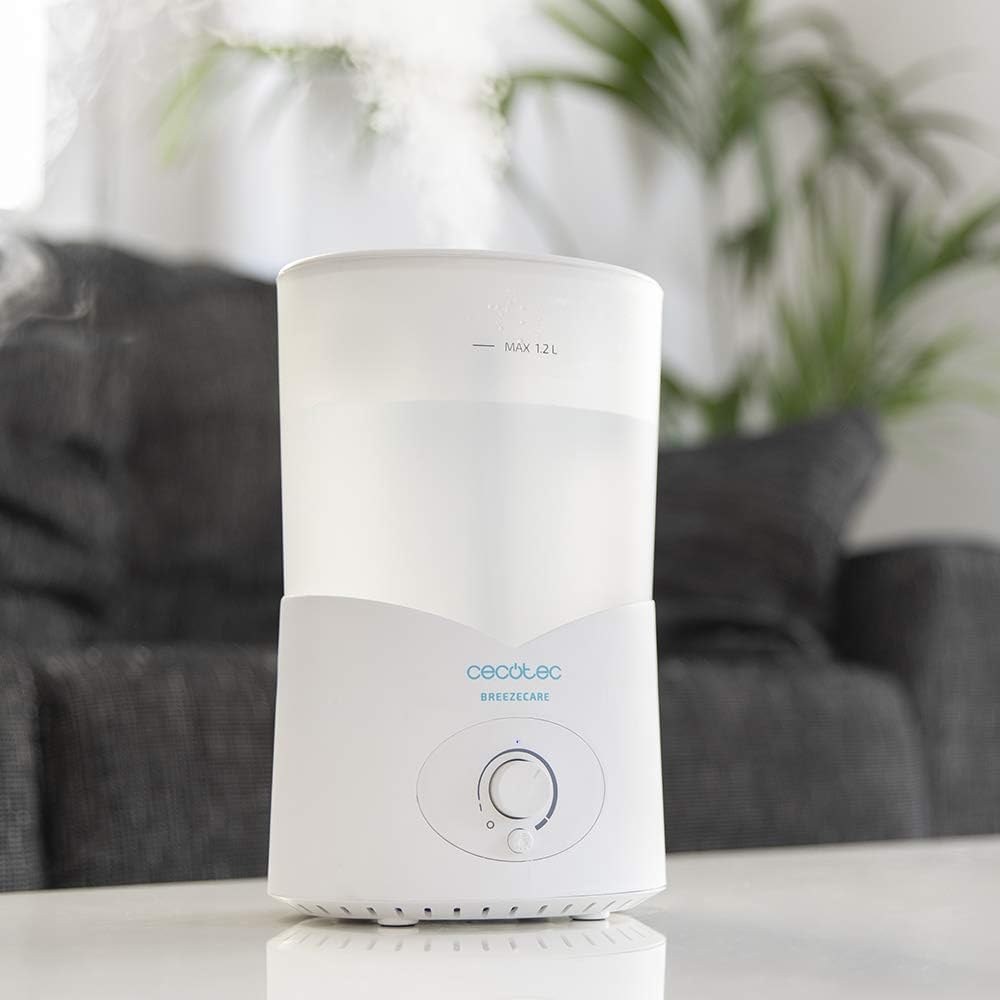 Detalle 2 de Cecotec BreezeCare 2000 Light 🌬️ Humidificador 200 ml/h, Luz LED