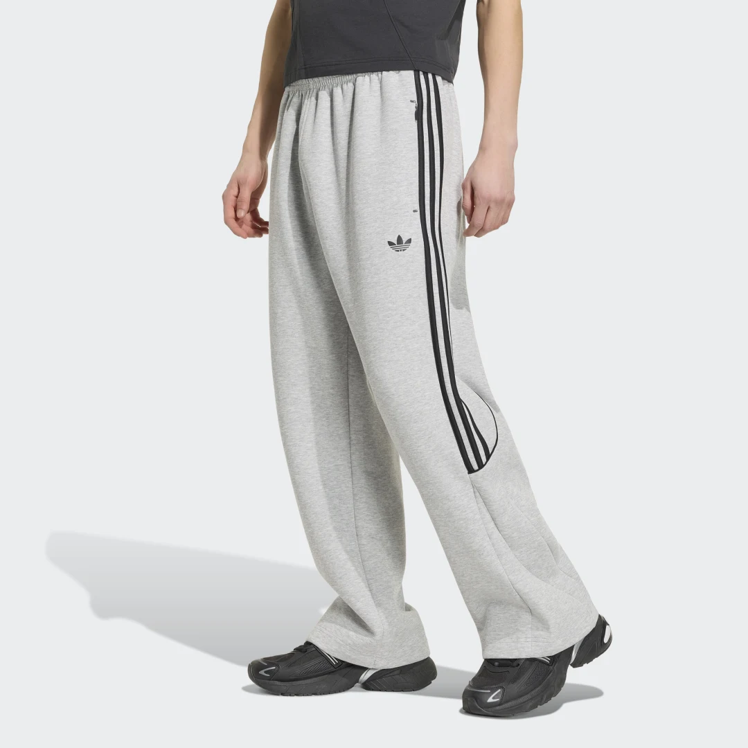 Detalle de Pantalón Spacer Teamgeist 26 Cutline Open Hem de Adidas — opinión de compra