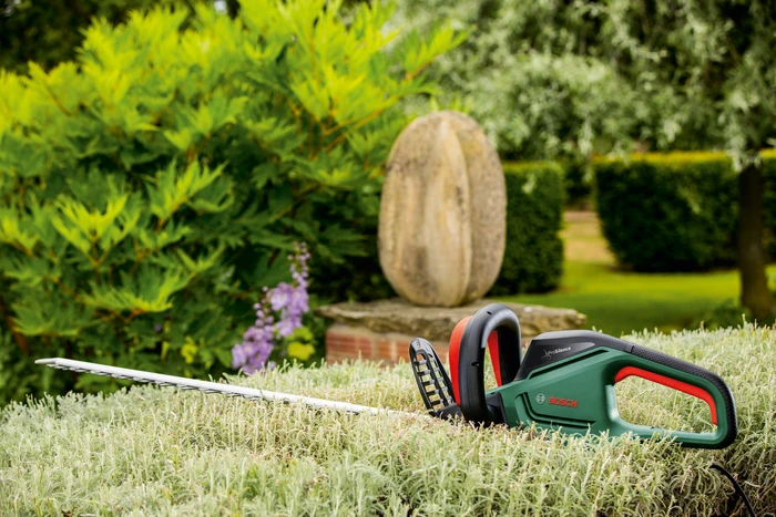 Thumbnail 5 de Bosch UniversalHedgeCut 50 – kabellose Präzision für mittelgroße Hecken