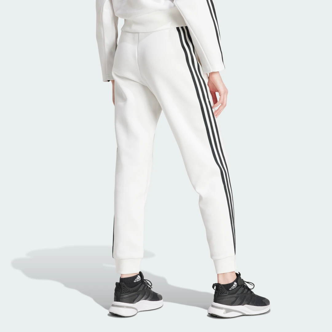 Detalle de Pantalón Future Icons Regular 3 bandas de Adidas