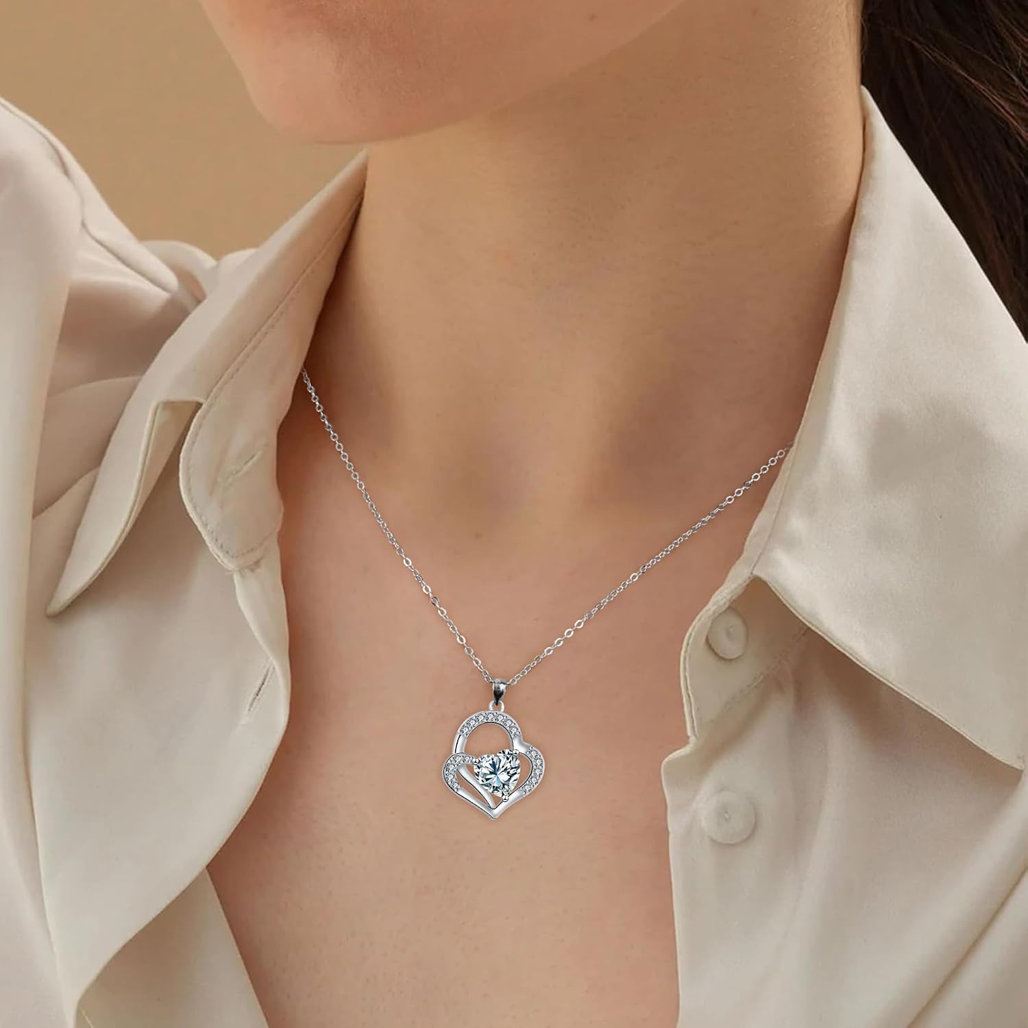 Detalle 2 de J.MOULING Damen Halskette aus 925 Sterling Silber mit Doppelherz-Anhänger & 3A Zirkonia
