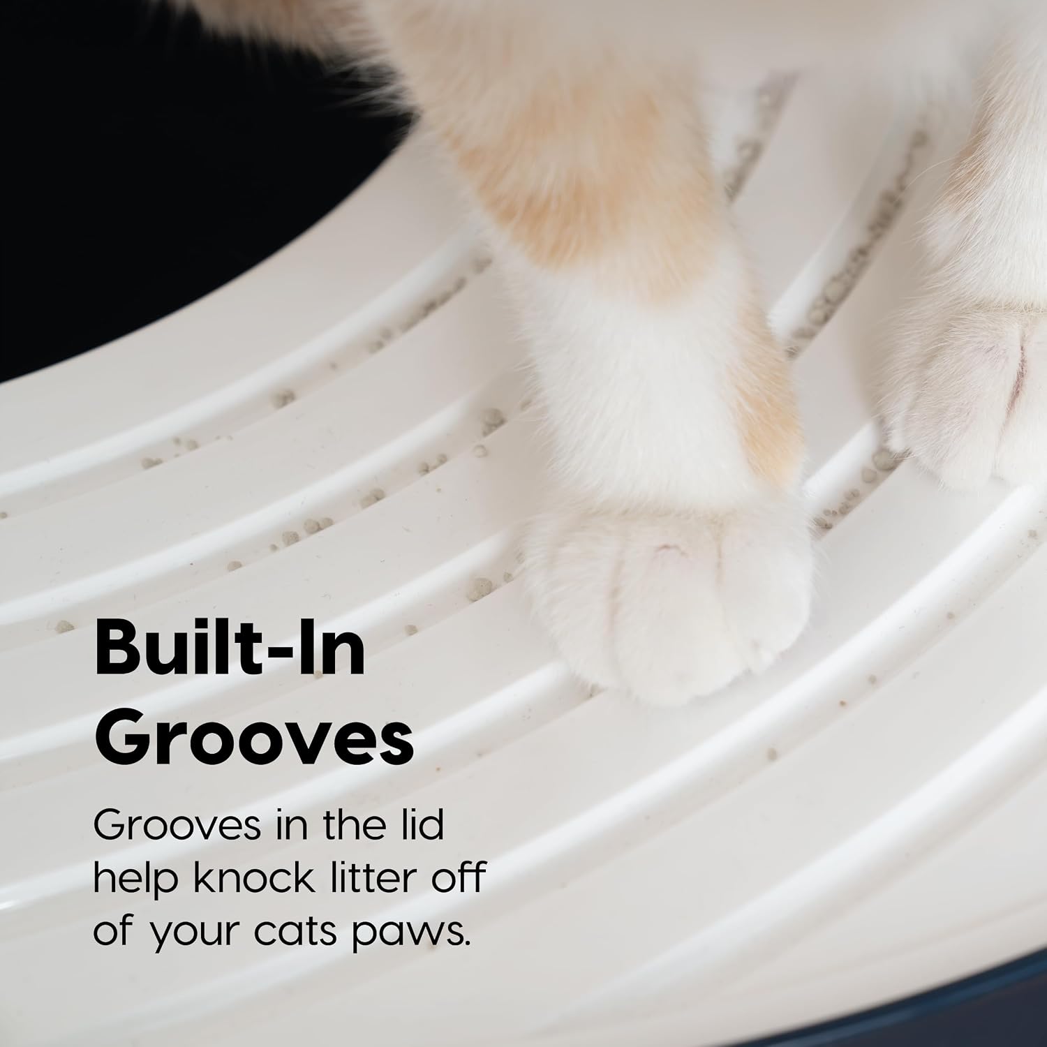 Detalle 1 de IRIS USA 553321 Top-Entry Cat Litter Box, Navy/White, Grooved Lid