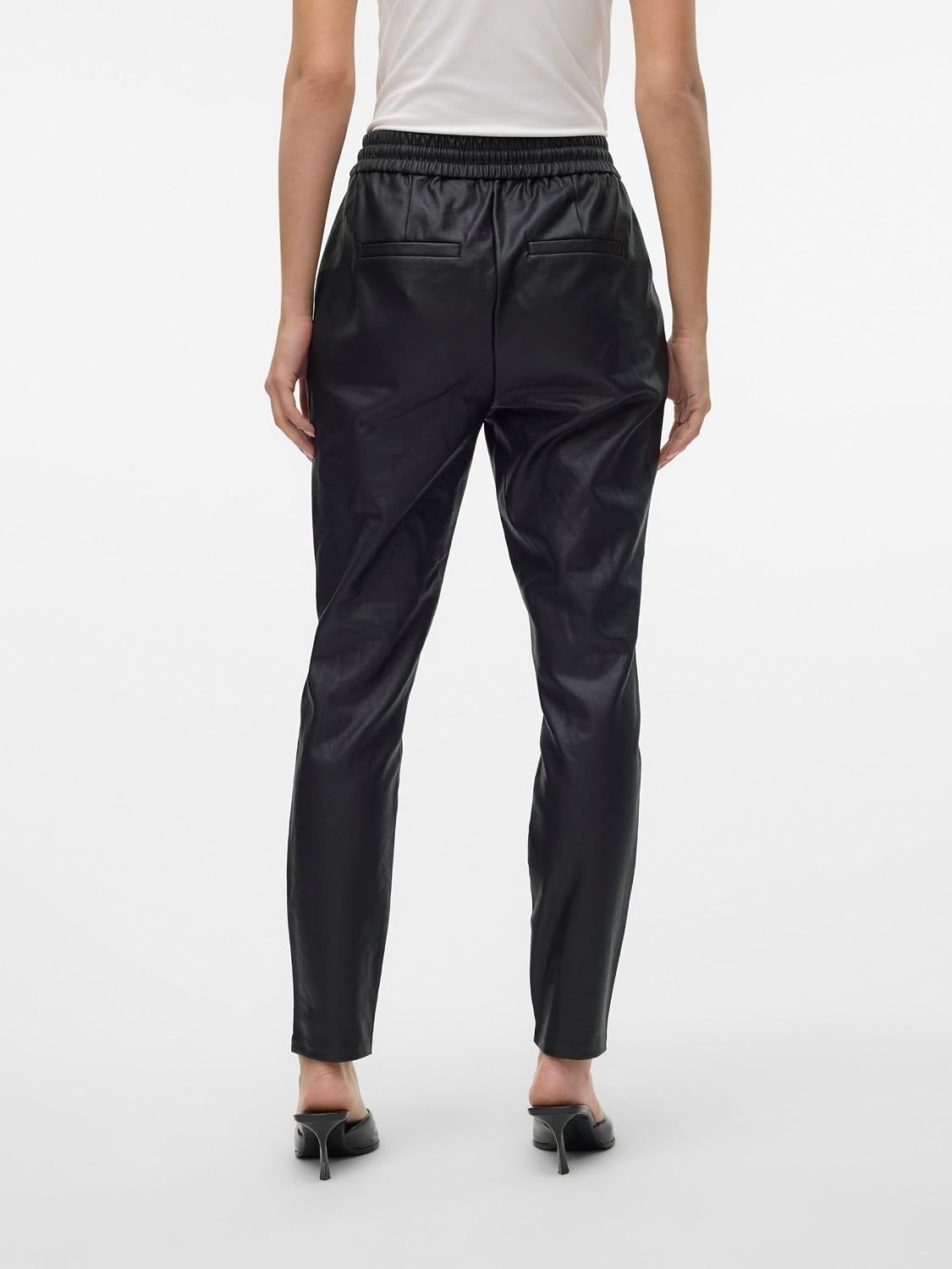 Detalle de VERO MODA VMEVA Damen Kunstlederhose mit mittlerer Taille – locker geschnitten
