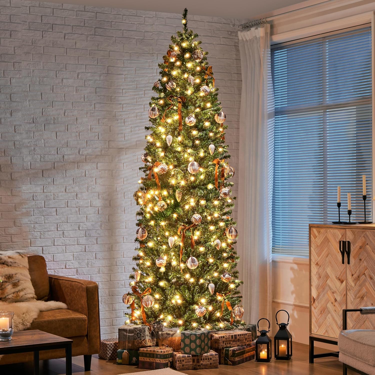 Detalle 2 de Yaheetech HWOA-100/2FR(0.2A) 9ft Pre-Lit Pencil Christmas Tree