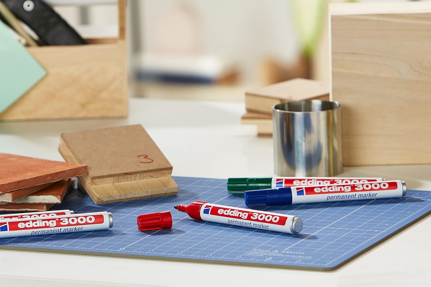 Detalle de edding 3000 Permanentmarker 5er-Set – Rund-Spitze 1,5–3 mm, blau/rot/grün/gelb/schwarz – schnelltrocknend, wasserfest, wischfest