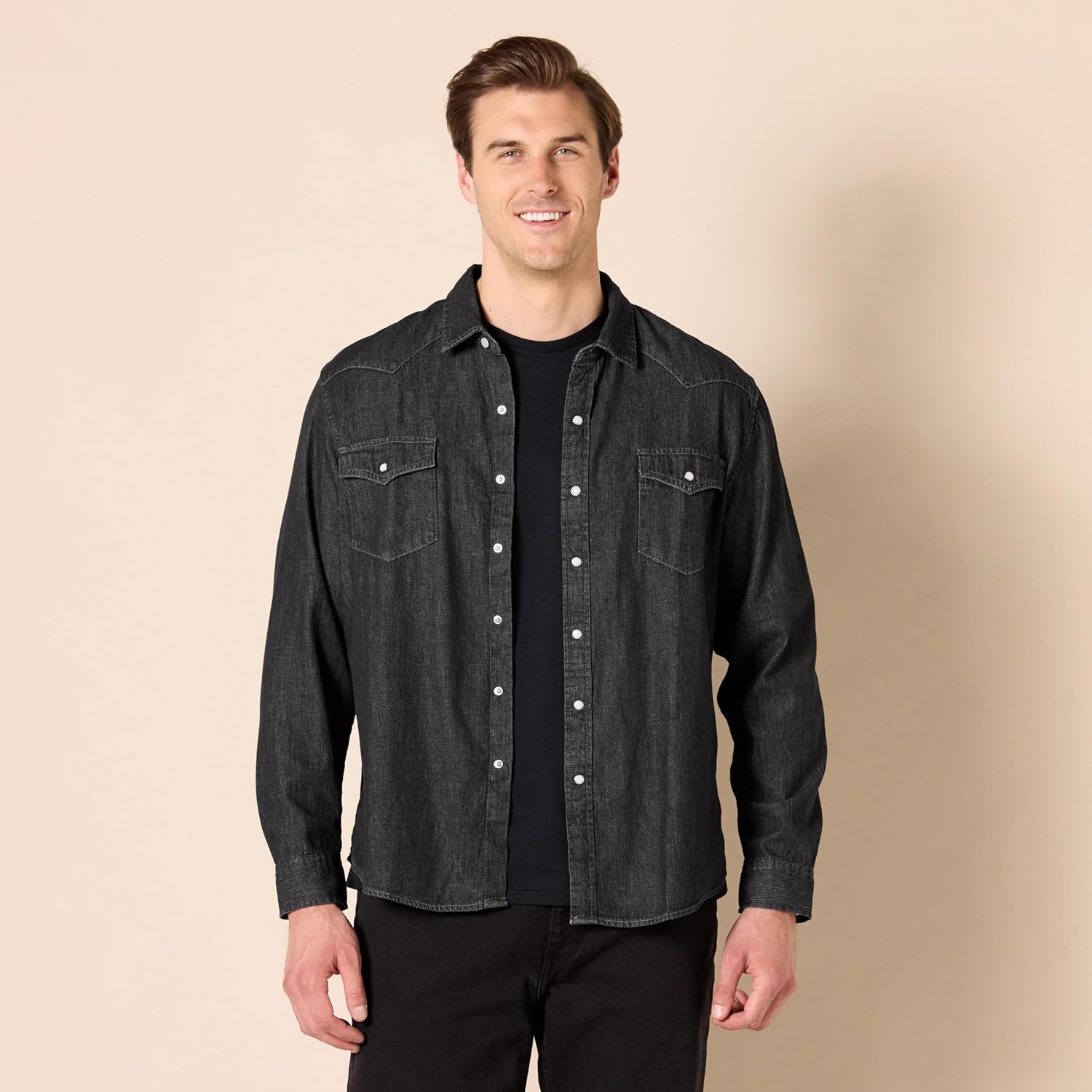 Detalle 2 de Amazon Essentials Herren Jeanshemd mit Stehkragen (normale Passform) – langarm