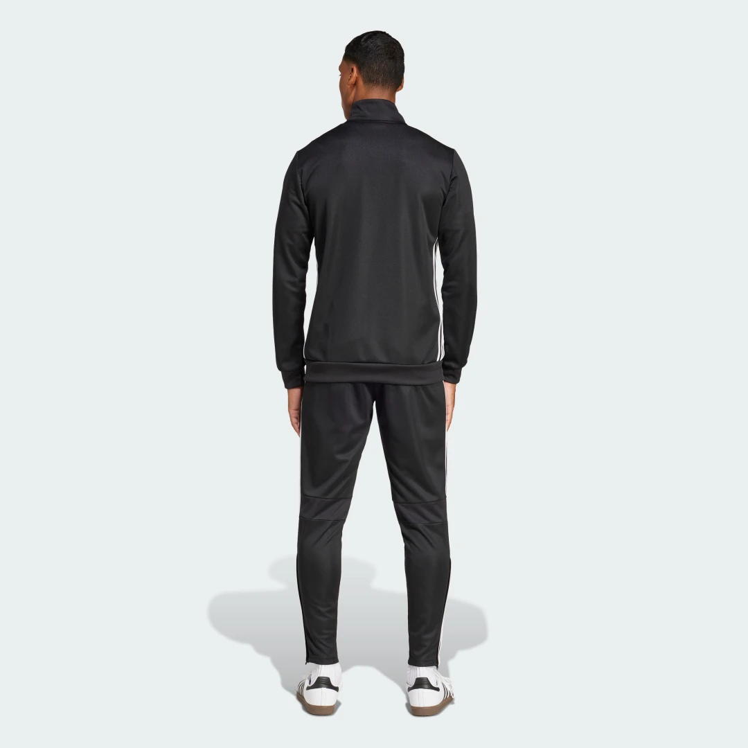 Detalle de Chándal Tiro 25 Essentials de Adidas: ¿vale la pena para entrenamiento y uso diario?