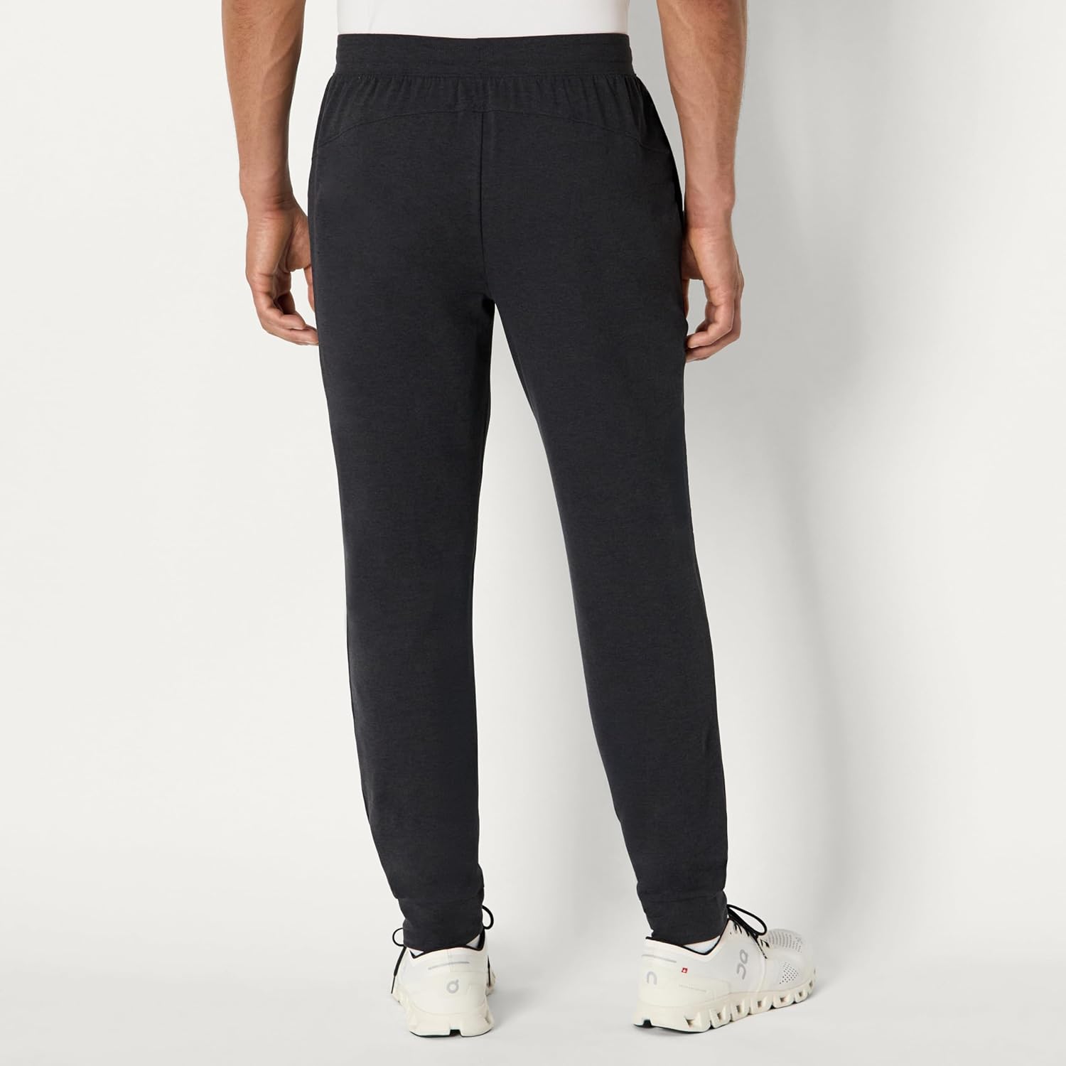 Thumbnail 2 de Amazon Essentials Herren Funktions-Jogginghose schmal zulaufend (Relaxed Fit) mit Performance-Stretch