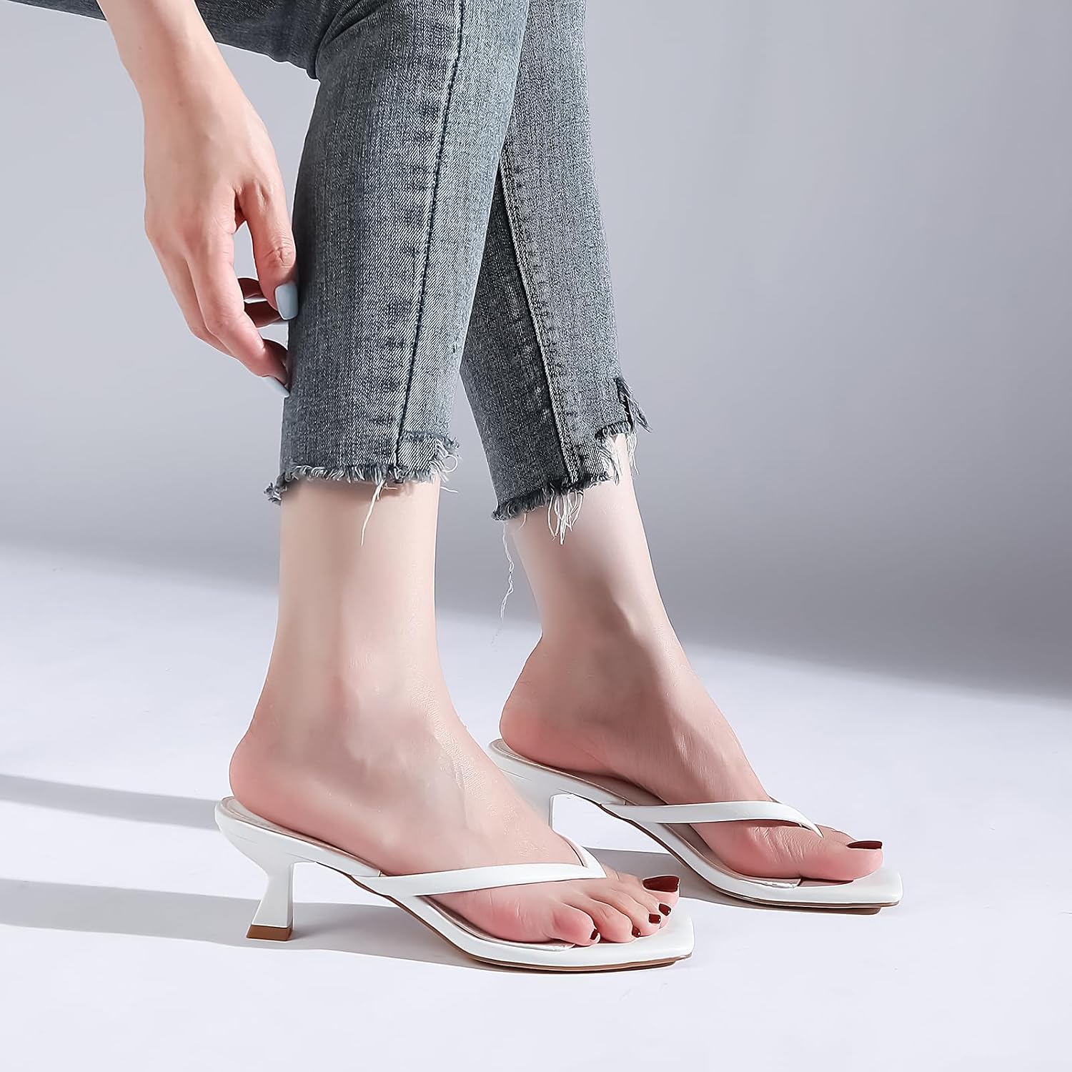 Detalle de Goderci Kitten Flip Flop Thong Low Heels for Women – Square Open Toe Slip-On Sandals