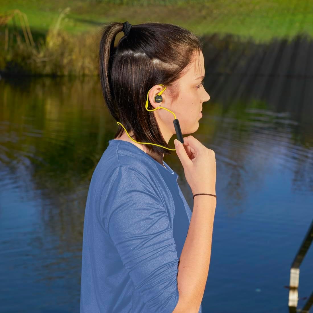 Detalle 2 de Hama Freedom Athletics III Bluetooth In-Ear Headphones with Microphone (blk/ylw)