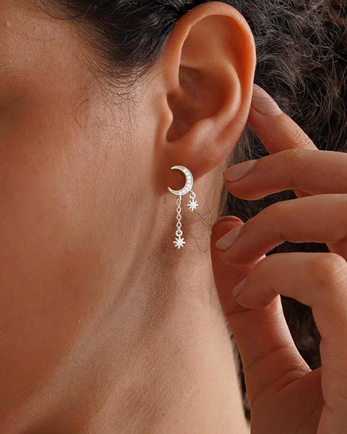 Detalle de HANLI Silver Drop Earrings for Women – 14K Gold Plated Hypoallergenic Cubic Zirconia Moon & Star Statement Earrings