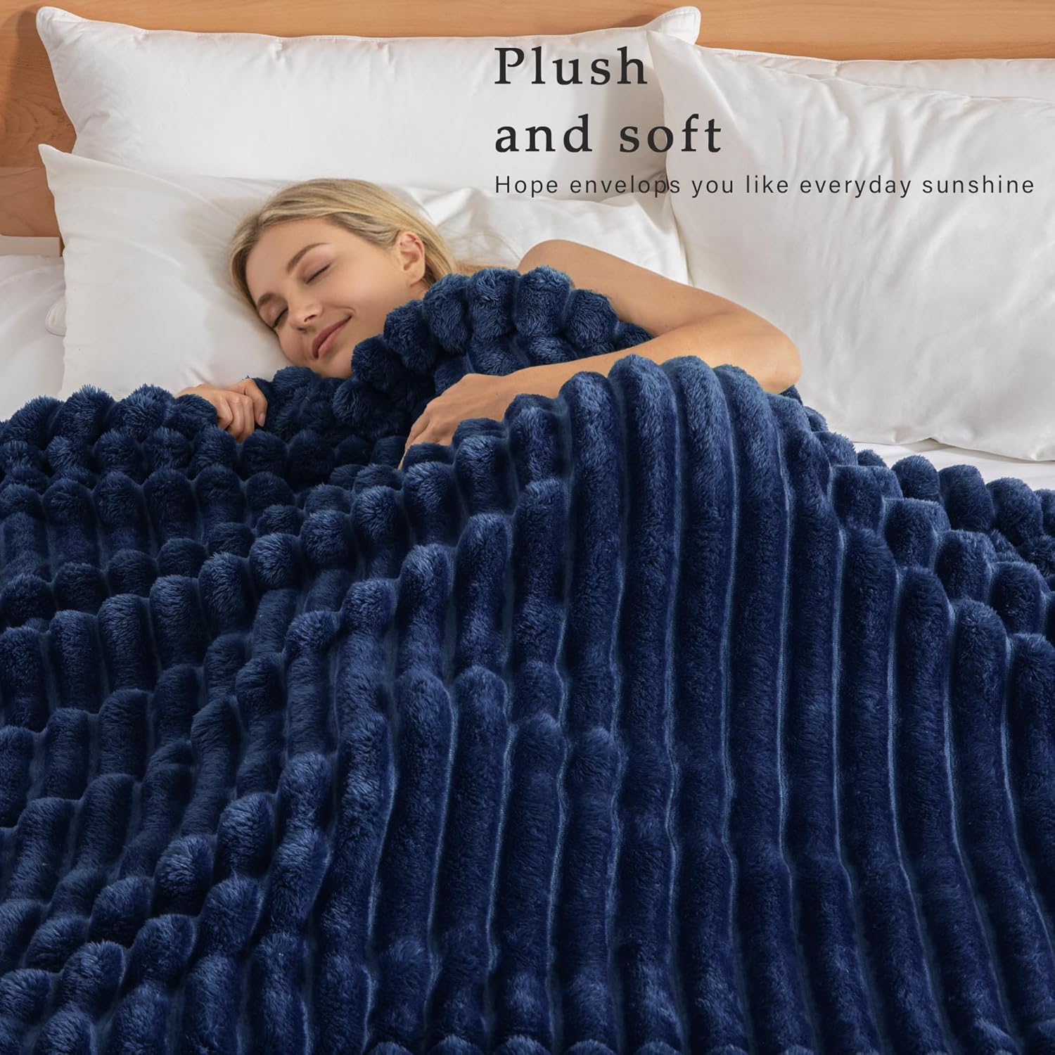 Thumbnail 1 de Exclusivo Couverture Polaire Rayée 130x150 cm Bleu Marine — Plaid Canapé douillet et polyvalent