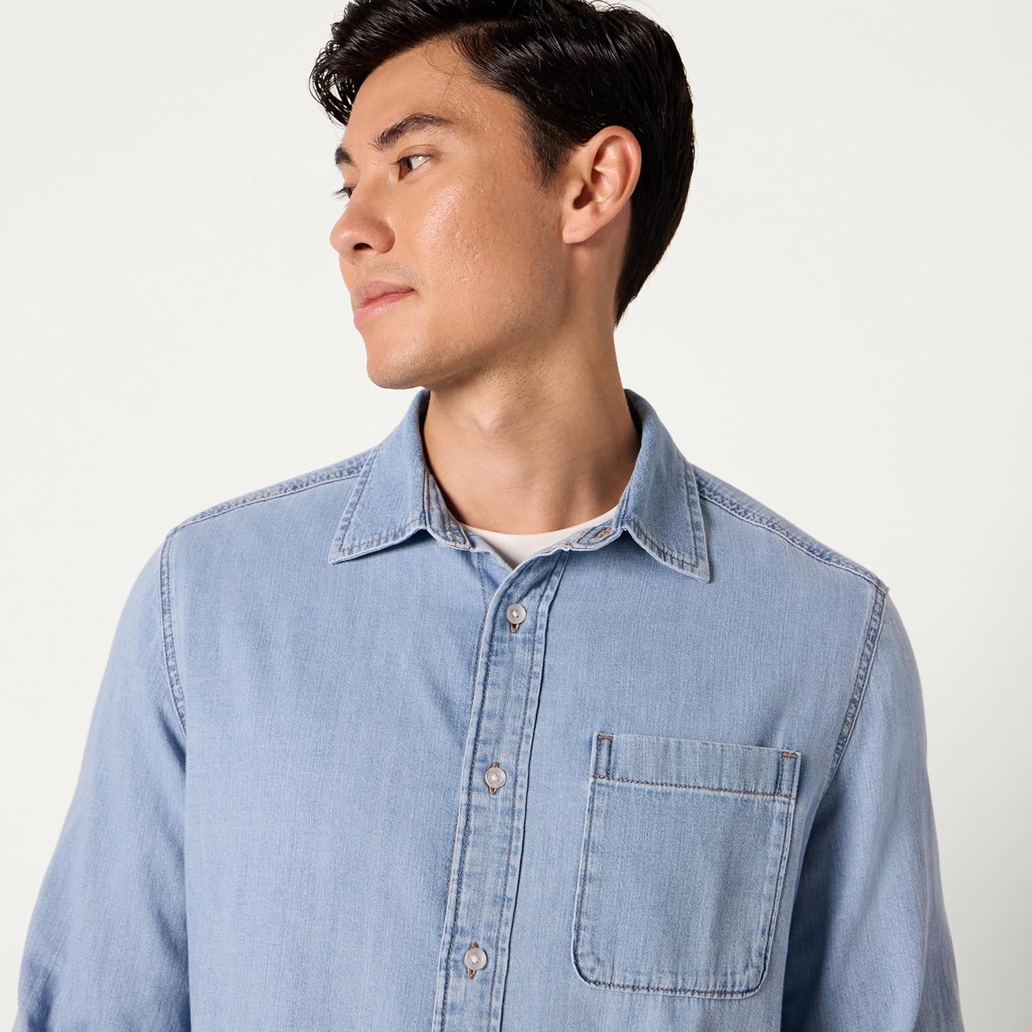 Thumbnail 2 de Amazon Essentials Men's Regular-Fit Long-Sleeve Denim Shirt