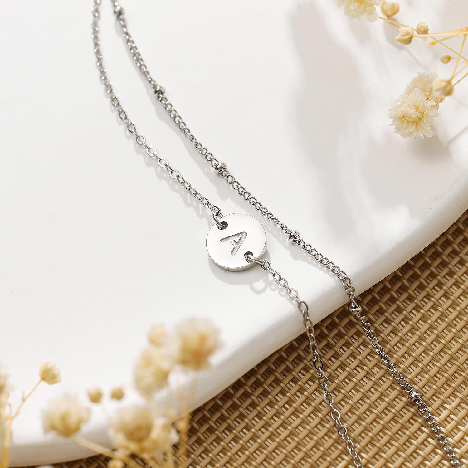 Detalle de TINGN Bracciale da Donna in Argento con Iniziale – Oro Bianco 18K Riempito