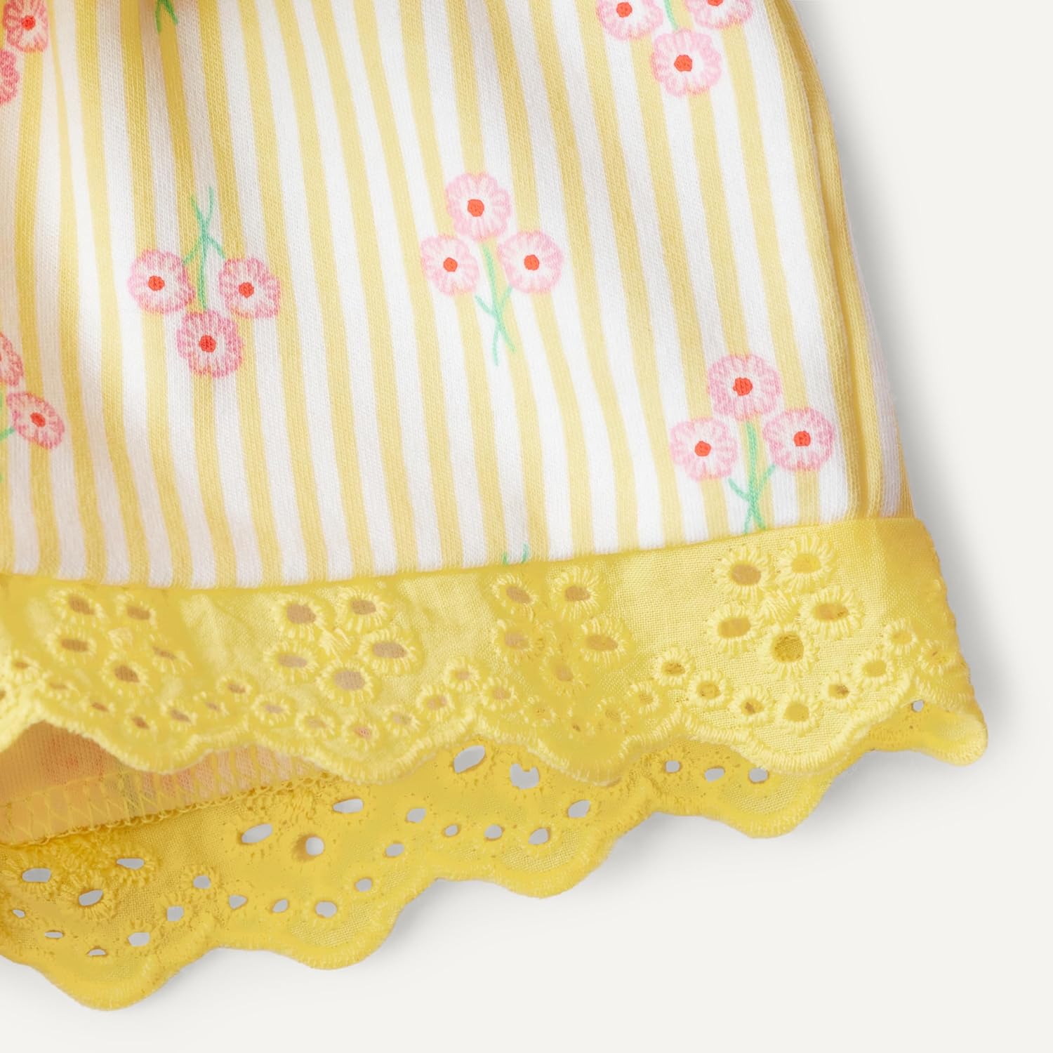 Thumbnail 2 de Amazon Essentials x Sofia Grainge Toddlers & Baby Girls Cotton Eyelet Top & Shorts Play Set (Multipacks)