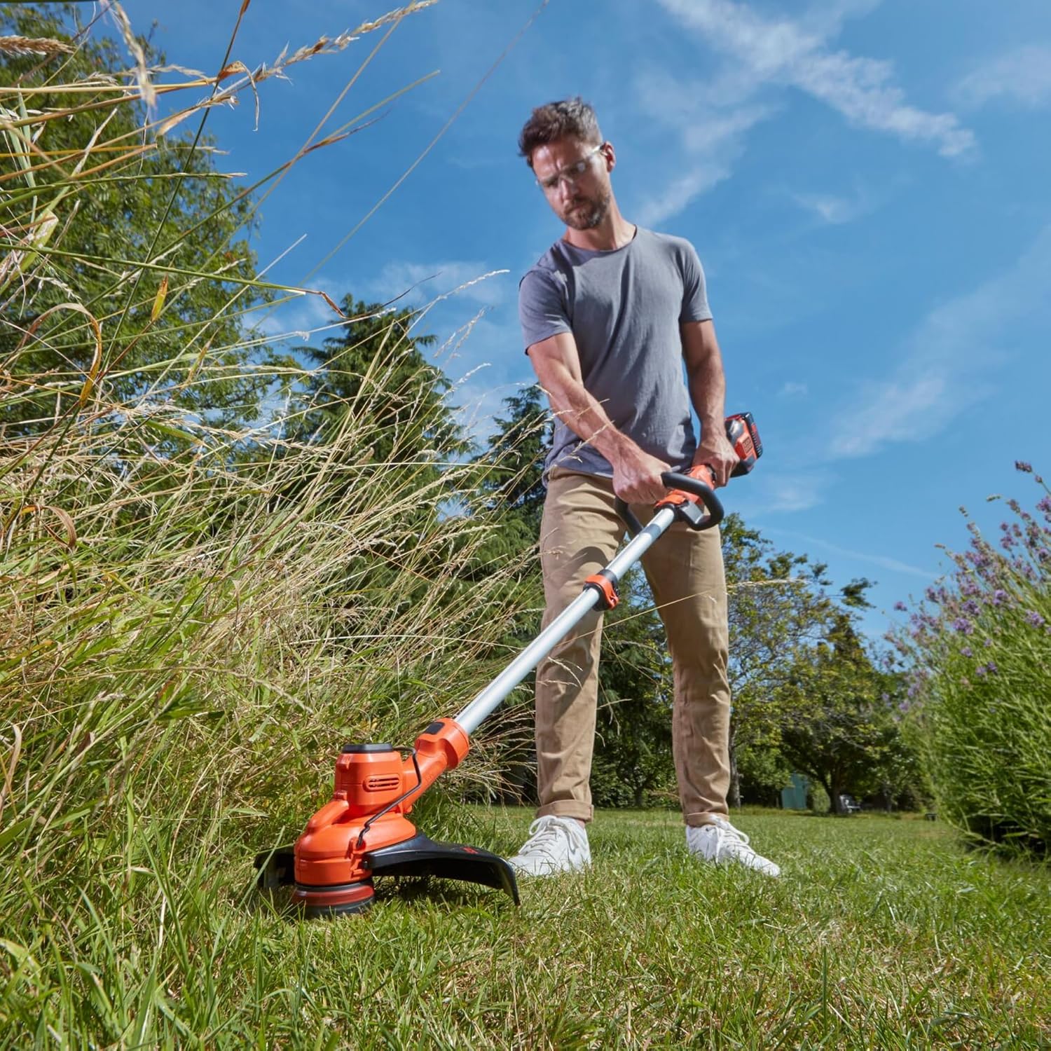 Detalle de BLACK+DECKER Coupe-Bordures sans Fil 36V BCSTA536L1-QW – Performance brushless et tête 180°