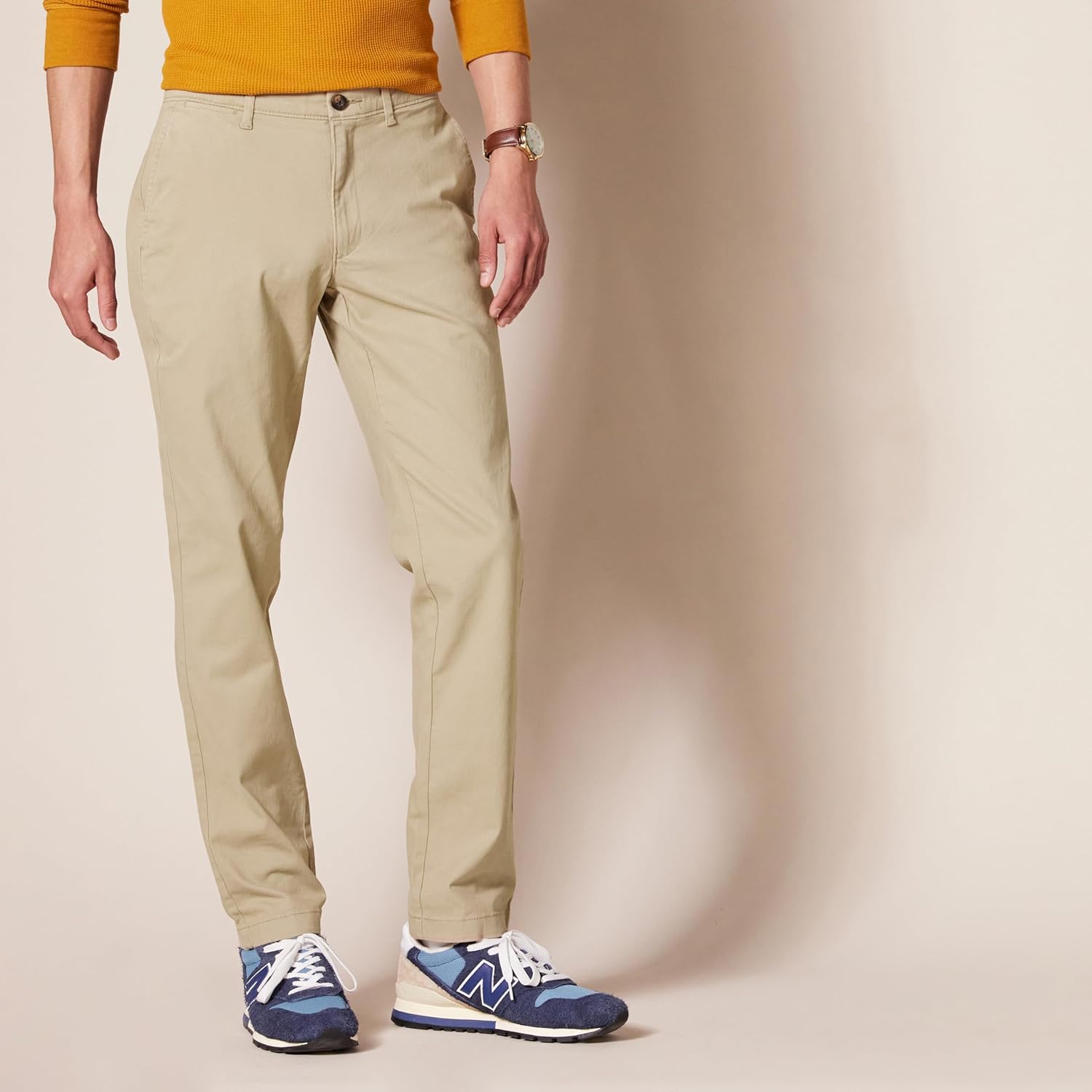 Thumbnail 2 de Amazon Essentials Herren Legere Stretch-Chinohose mit klassischer Passform (Skinny Fit) in Khaki
