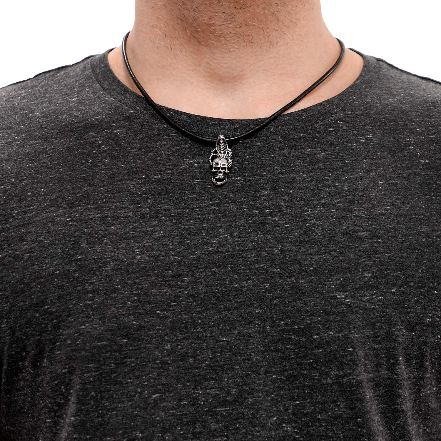 Detalle de DonDon Collana in Cuoio Pelle 50 cm con Ciondolo a Forma di Teschio in Acciaio Inossidabile