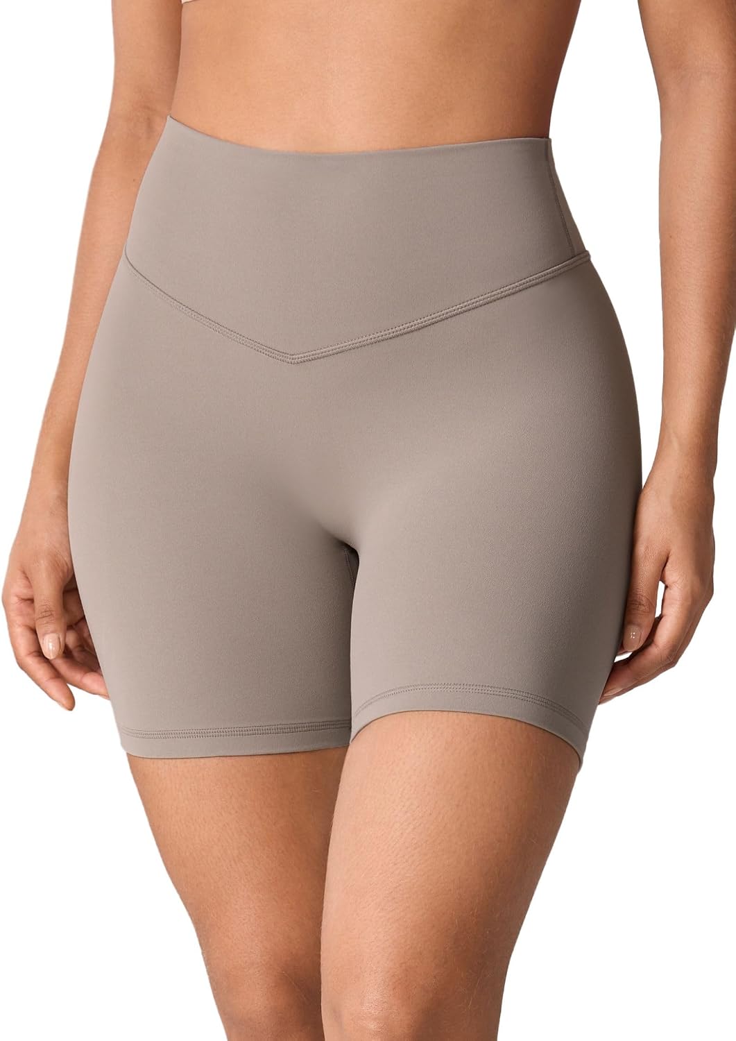 Detalle de UNISSU Hugcurve No Front Seam High Waisted 6-Inch Biker Shorts for Women