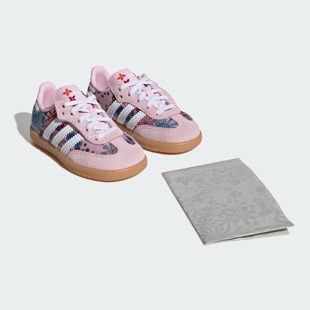 Detalle de Zapatilla Adidas Samba OG Liberty London: cierre cómodo y cordones elásticos en rosa