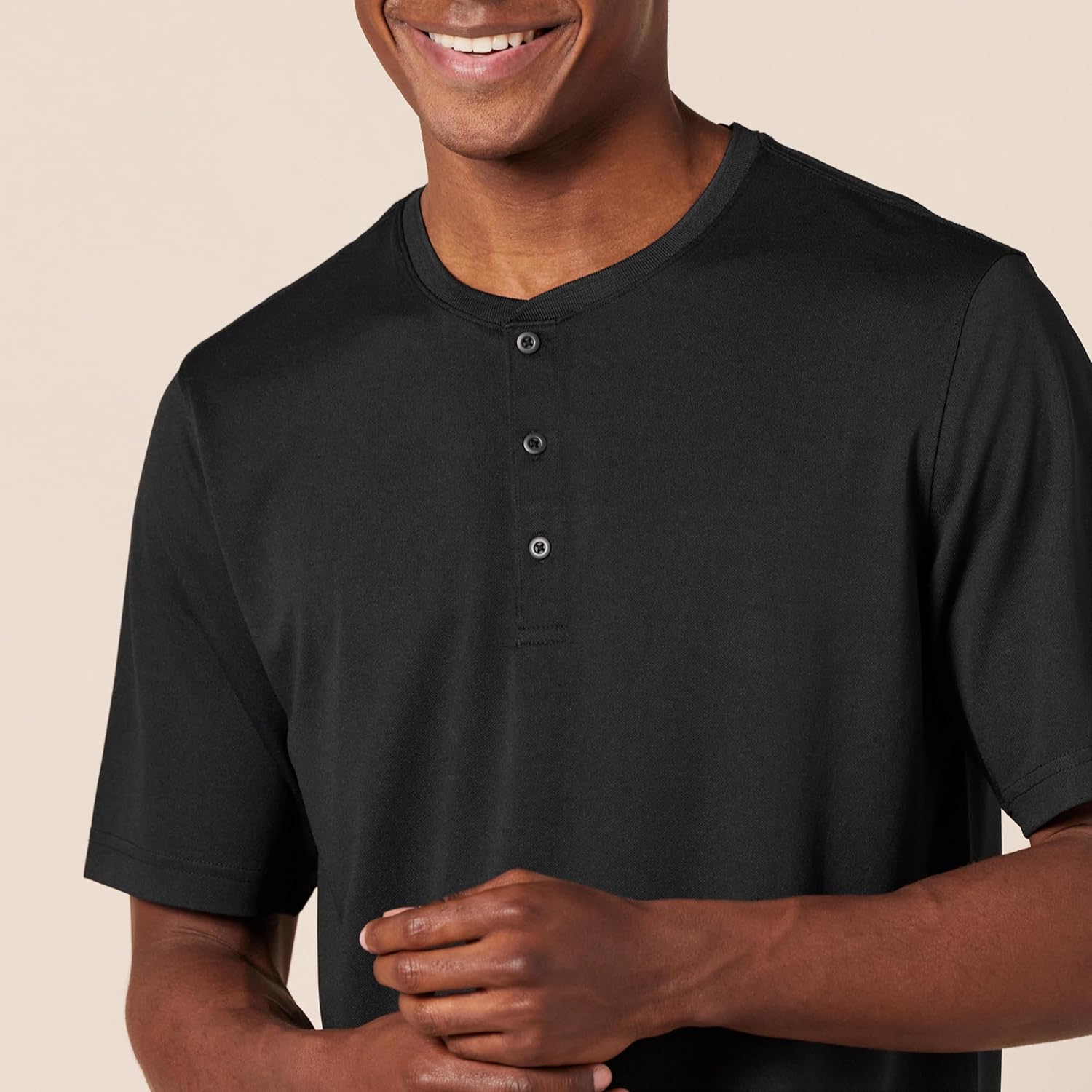 Thumbnail 2 de Amazon Essentials Men's Regular-Fit Short-Sleeved Quick-Dry Jersey Henley T-Shirt