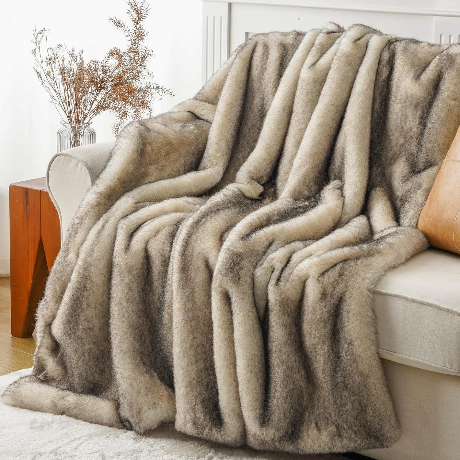 Thumbnail 6 de Battilo Luxury Faux Fur Throw Blanket, 50" x 60", Black-Tipped Reversible