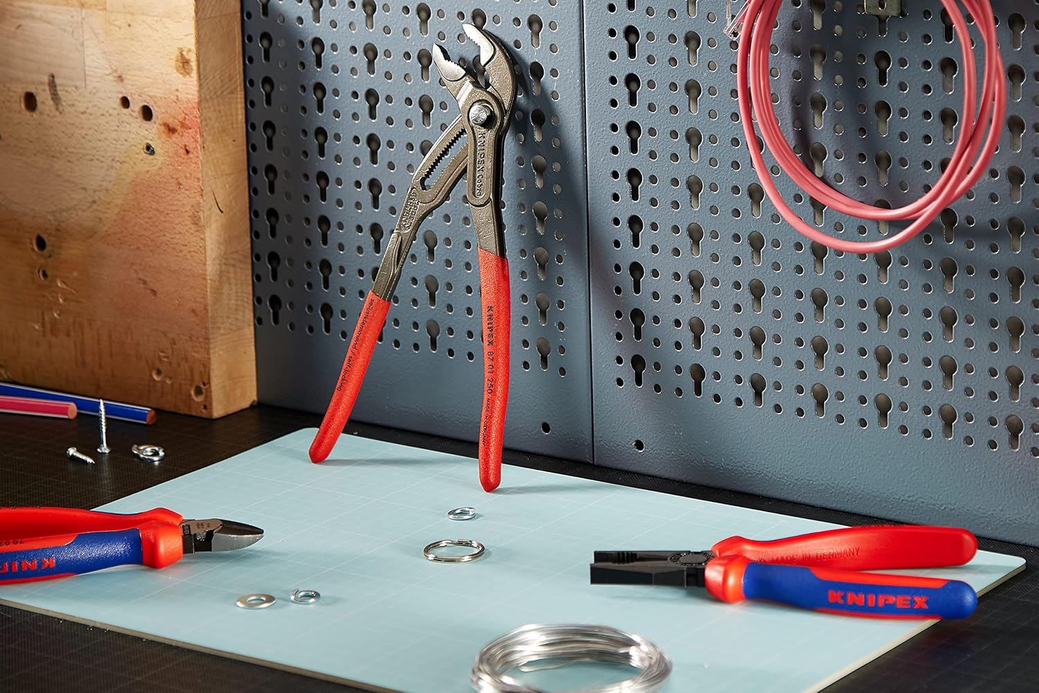 Thumbnail 1 de クニペックス KNIPEX 002009V01 プライヤーセット 3点組・レッドトレー入り