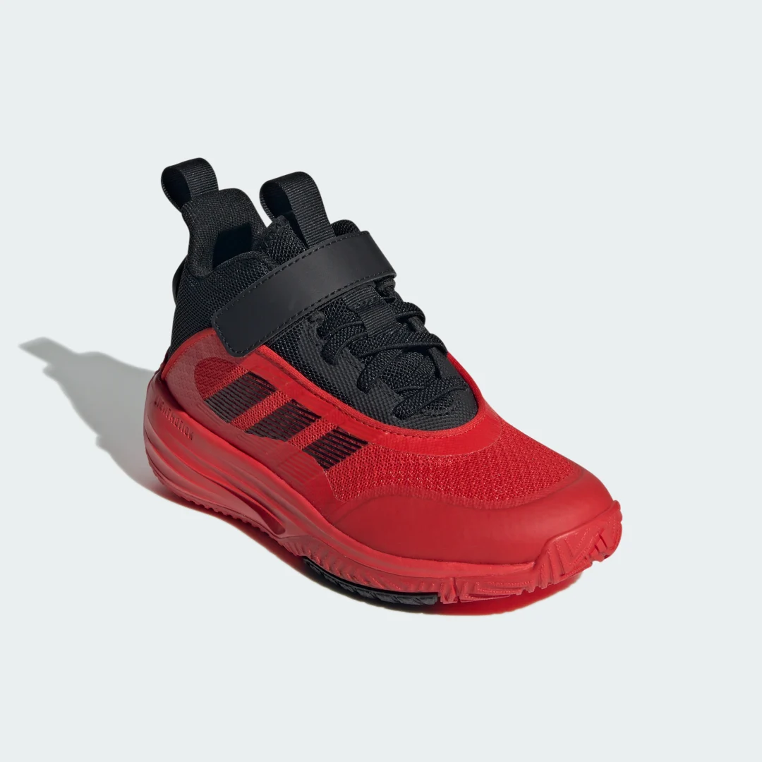 Detalle de Adidas Ownthegame 3.0: zapatilla negra para uso diario