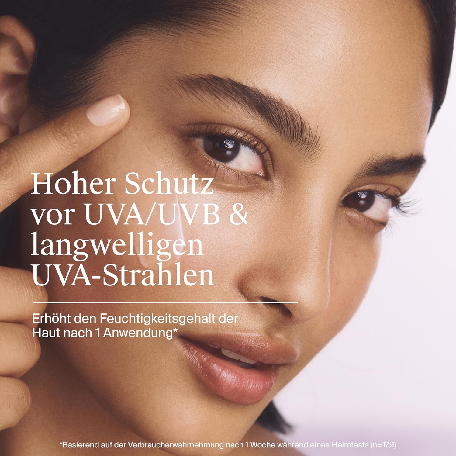 Detalle de Neutrogena Hydro Boost Aqua Fluid LSF 50 – leichte, parfumfreie Tagescreme mit Hyaluronsäure