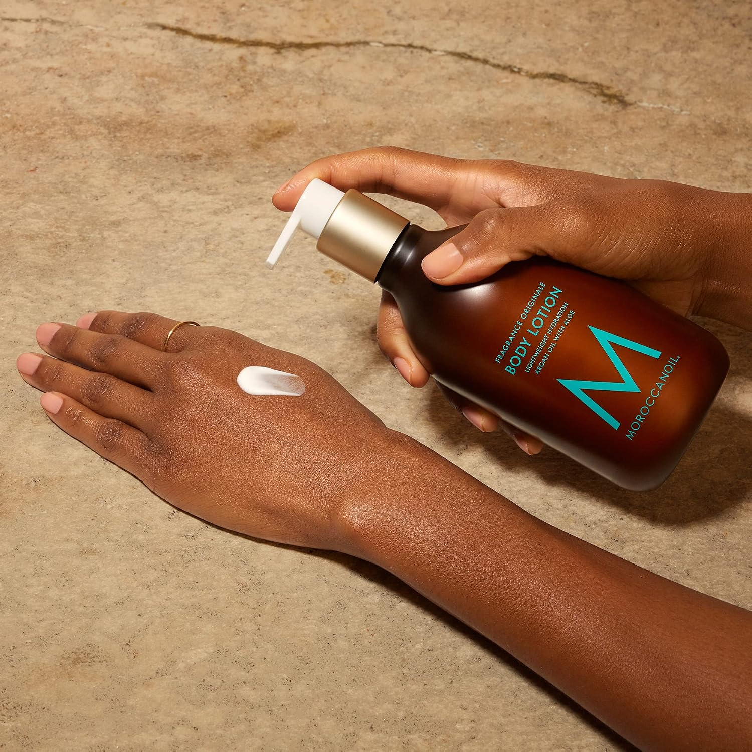 Detalle 2 de Moroccanoil Lozione Corpo: idratazione quotidiana con oli essenziali e antiossidanti