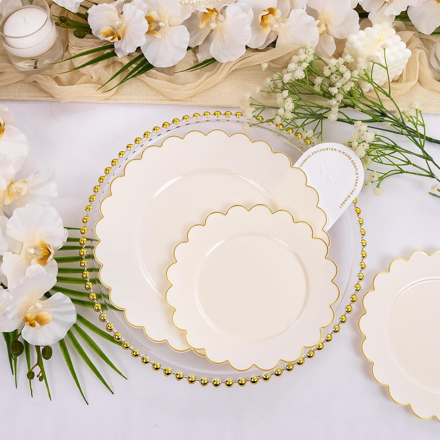 Detalle 2 de LIYH 60 Pcs Ivory and Gold Scalloped Plastic Plates – Disposable Dinner & Dessert Plates Set