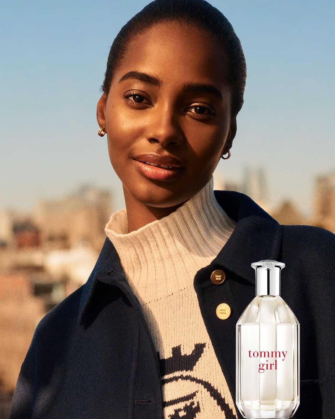 Detalle 2 de Tommy Girl Eau de Toilette 50 ml by Tommy Hilfiger — A fresh, fruity-floral scent with a Guided nod to 90s Americana