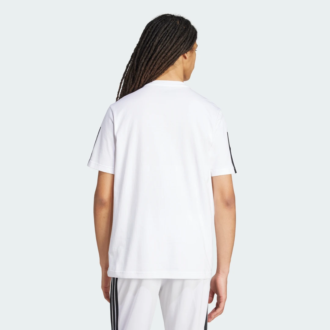 Thumbnail 1 de Adidas Camiseta Color Script Graphic blanca: equilibrio entre estilo urbano y comodidad