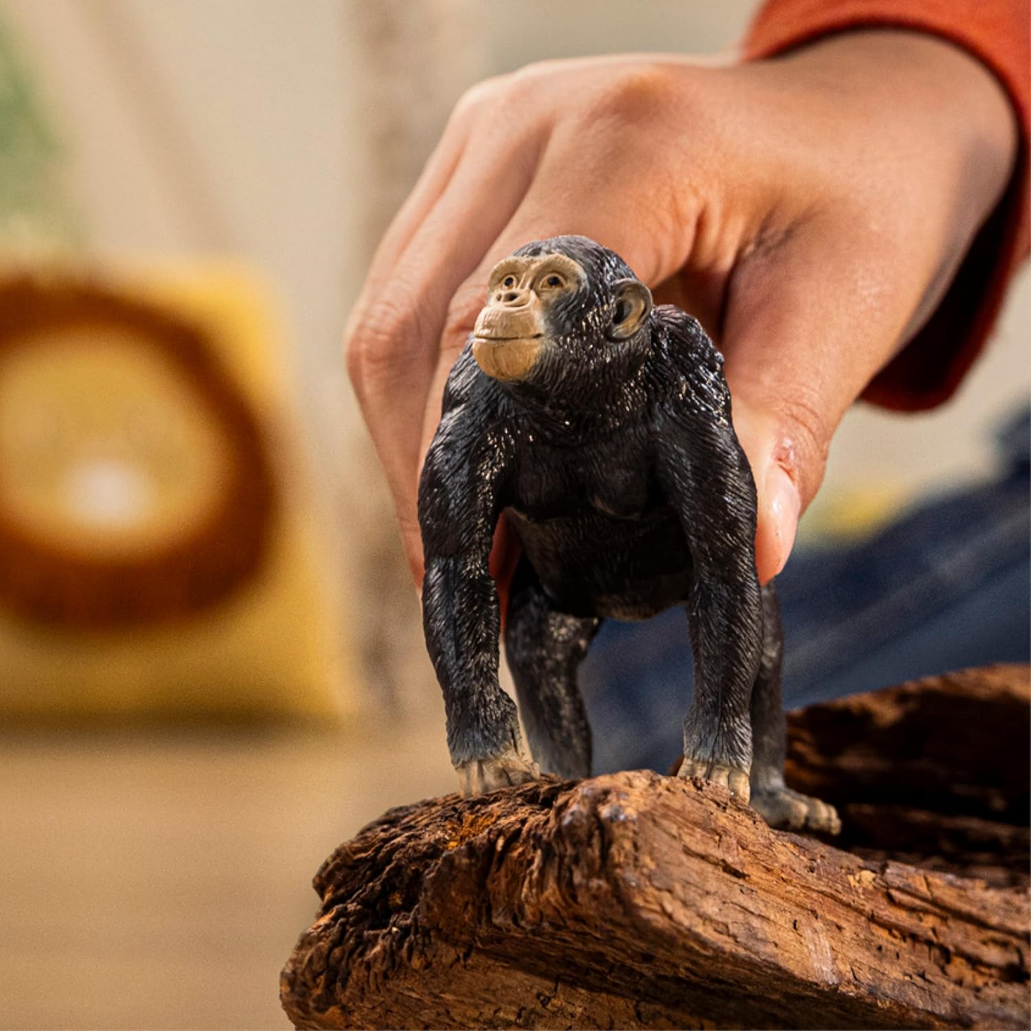 Detalle 2 de Schleich 14883 WILD LIFE – figurka szympansa z realistycznymi detalami