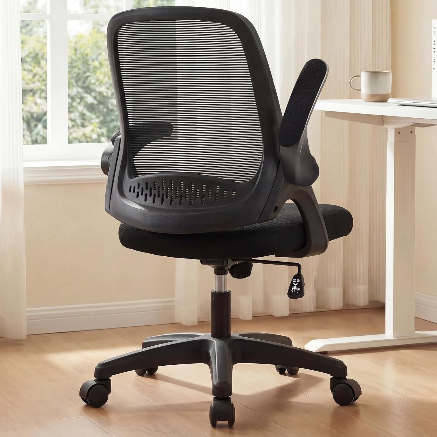Detalle de NEO CHAIR NEC Mesh Office Chair with Flip-Up Arms and Lumbar Support