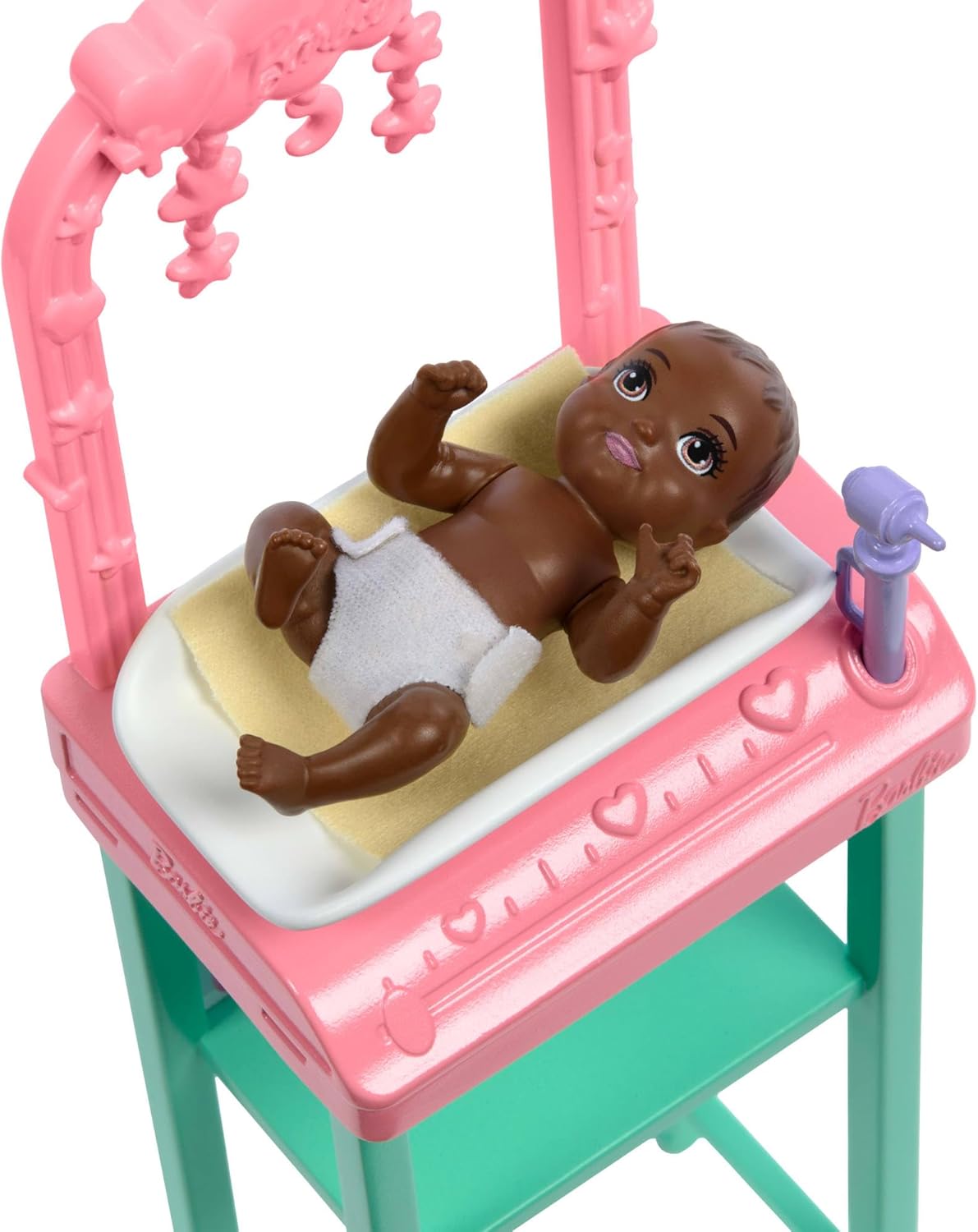 Detalle 2 de Barbie Kinderärztin-Puppe: Blondes Styling, Pinker Kittel und Baby-Patientin inklusive Zubehör