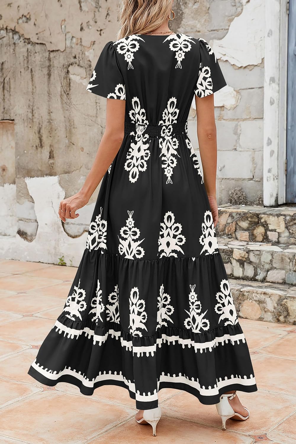Detalle 2 de PRETTYGARDEN V-Neck Boho Maxi Dress for Women (Tiered Floral with Pockets, Bell Sleeves)