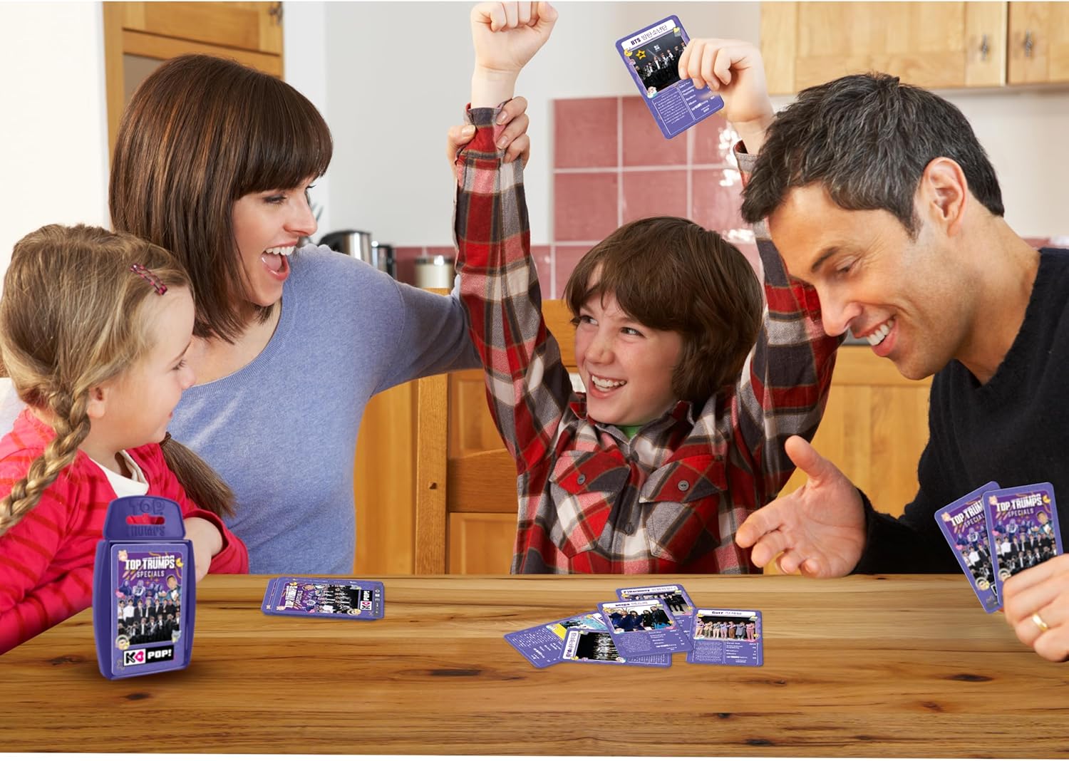 Thumbnail 6 de Top Trumps K-Pop Card Game (Play with BTS, Seventeen, NJZ, PSY and Jessi) – Educational Card Duel for Ages 6+