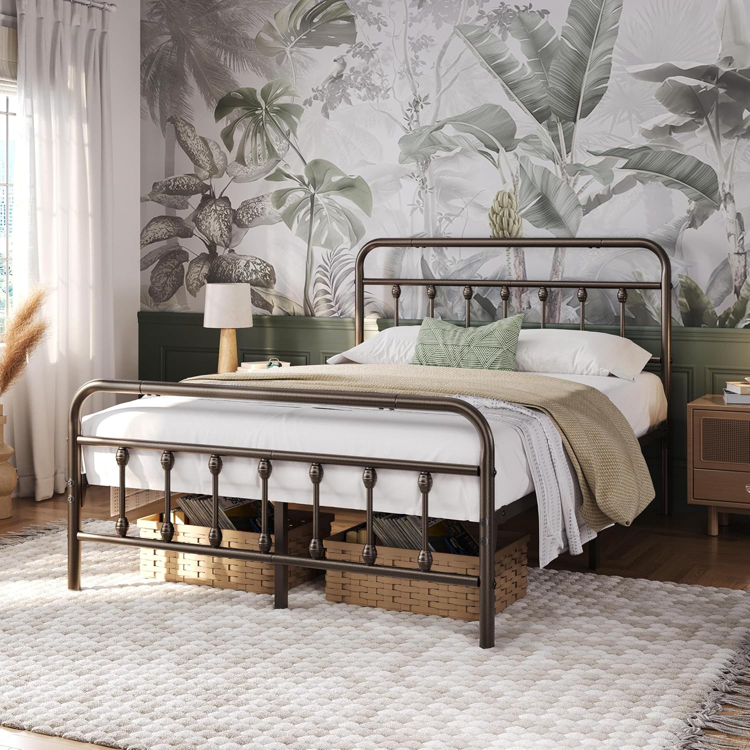 Detalle de Yaheetech Queen Metal Platform Bed Frame