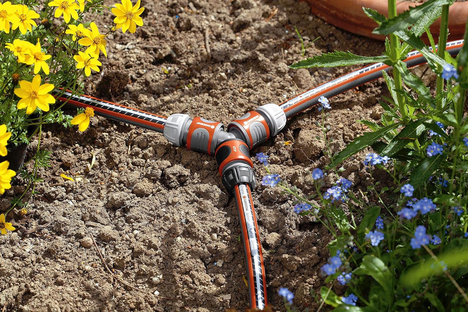 Thumbnail 5 de Gardena Abzweig-Satz für 13 mm (1/2 Zoll) & 15 mm (5/8 Zoll) Wasserschläuche – wasserdichter Y-Abzweig-Verteiler (18287-20)